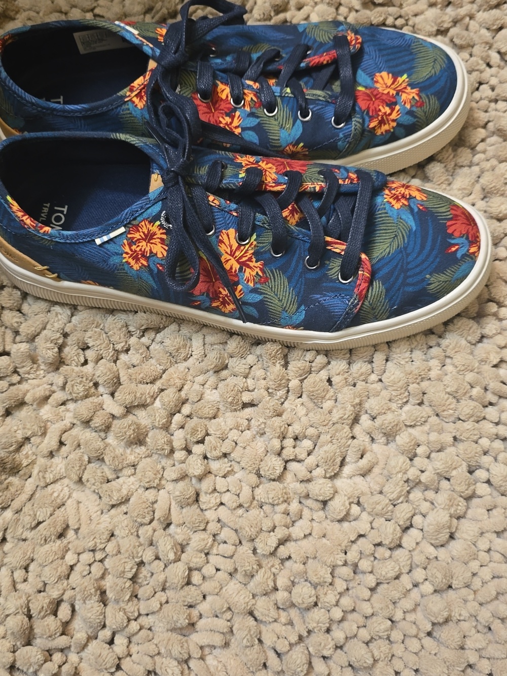 TOMS Women's Size 8.5 Floral Canvas Lace-Up Sneaker Navy Blue Red Yellow Flowers - Picture 2 of 6